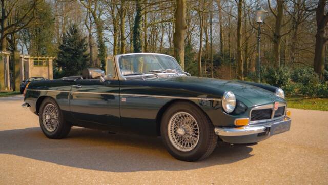 Image 1/50 of MG MGB (1974)