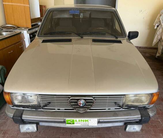 Imagen 1/10 de Alfa Romeo Giulietta 2.0 (1983)