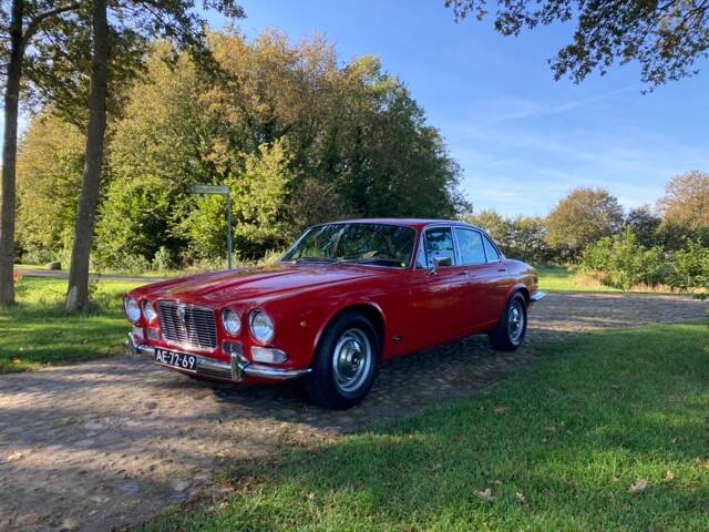 Image 1/52 of Jaguar XJ 6 2.8 (1971)