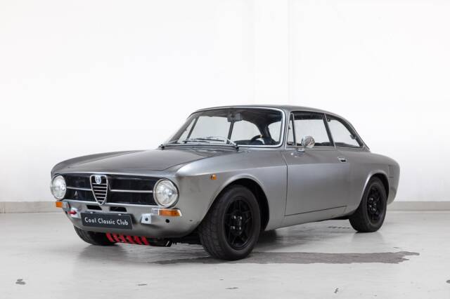 Bild 1/36 von Alfa Romeo Giulia 1600 GT Junior (1973)