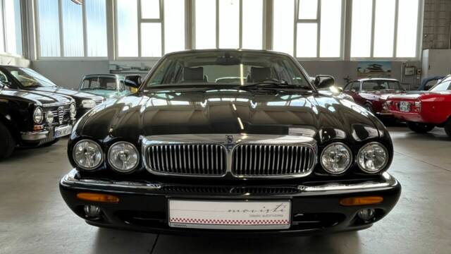 Image 1/50 of Jaguar XJ 8 Sovereign (2000)