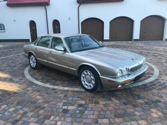 Bild 1/8 von Jaguar XJ 8 Sovereign (1998)