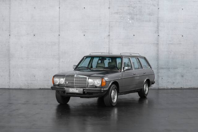 Image 1/49 of Mercedes-Benz 230 TE (1981)