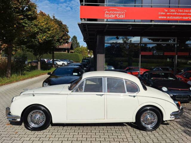Image 1/27 of Jaguar Mk II 2.4 (1967)