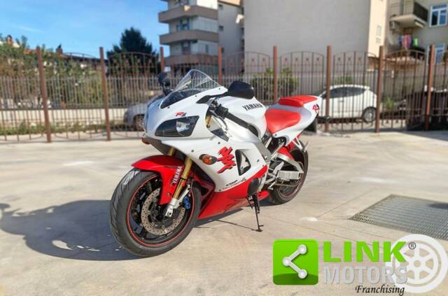 Bild 1/10 von Yamaha DUMMY (1999)