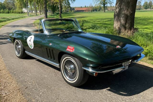Obraz 1/8 pojazdu Chevrolet Corvette Sting Ray Convertible (1965)