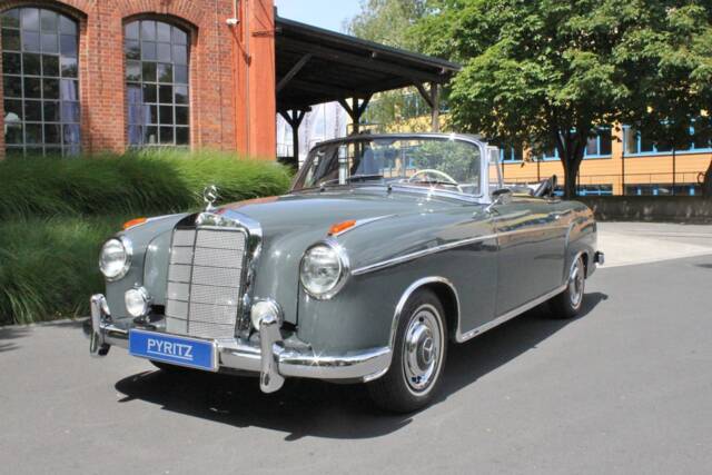 Immagine 1/17 di Mercedes-Benz 220 SE Cabriolet (1960)
