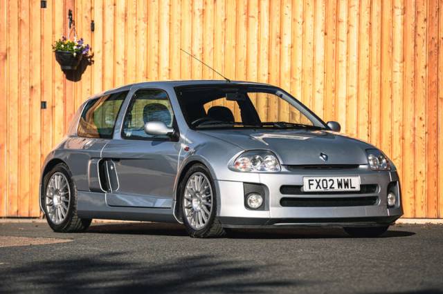 Bild 1/10 von Renault Clio II V6 (2002)