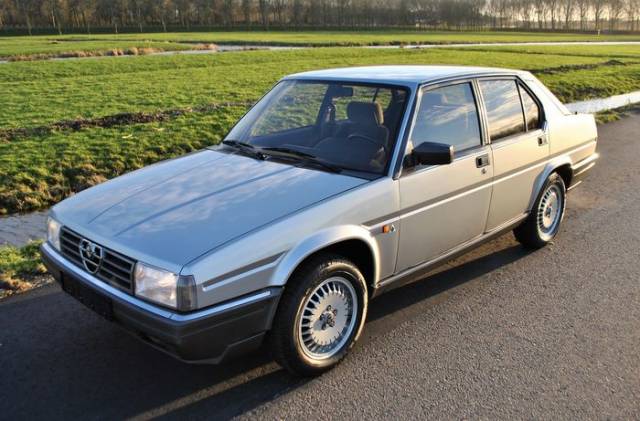 Immagine 1/9 di Alfa Romeo 90 2.5 Quadrifoglio Oro (1988)