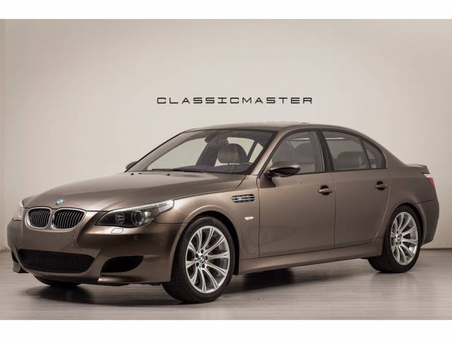 Immagine 1/35 di BMW M5 (2005)