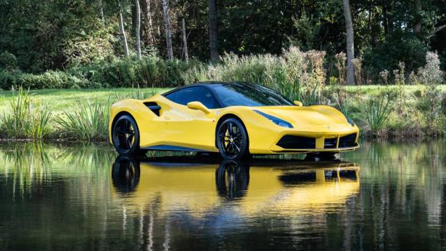 Image 1/26 of Ferrari 488 GTB (2016)