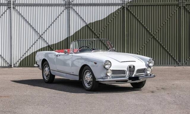 Image 1/36 of Alfa Romeo 2600 Spider (1963)