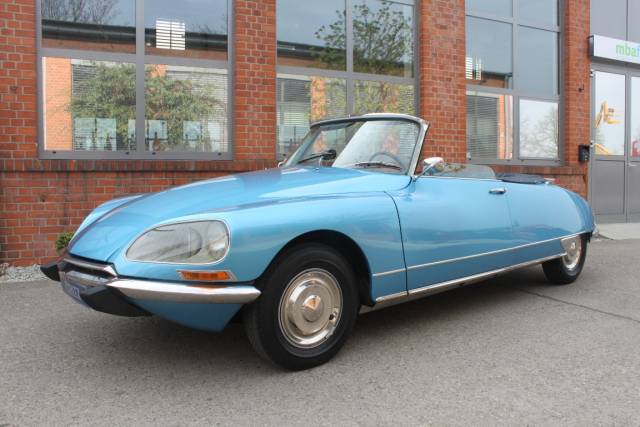 Image 1/20 de Citroën DS 20 Chapron (1968)