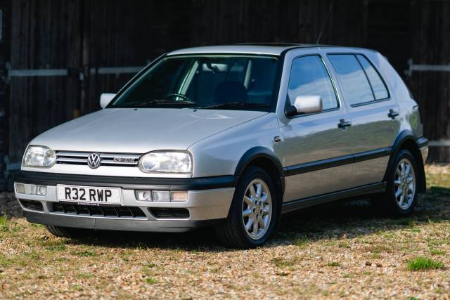 Image 1/8 de Volkswagen Golf IV 2.0 (1998)