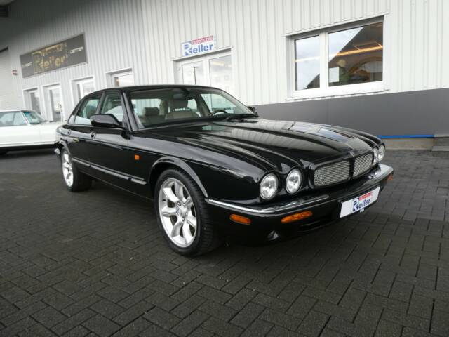 Image 1/21 de Jaguar XJR 4.0 (2001)