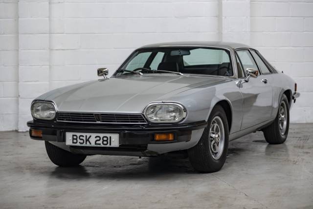 Image 1/8 of Jaguar XJ-S (1975)