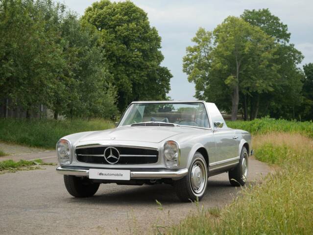 Image 1/15 of Mercedes-Benz 280 SL (1900)