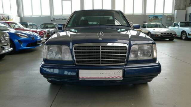 Image 1/40 of Mercedes-Benz E 420 (1993)