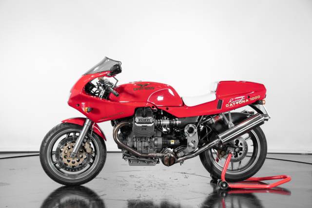 Image 1/37 de Moto Guzzi DUMMY (1996)