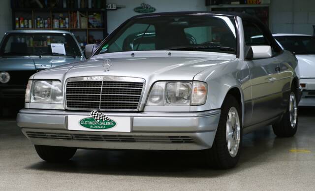 Immagine 1/43 di Mercedes-Benz E 200 (1994)