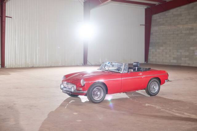 Image 1/27 of MG MGB GT (1972)