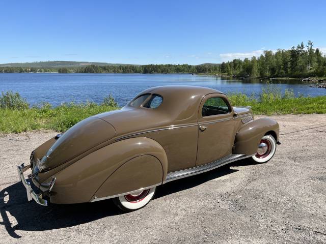 Image 1/19 of Lincoln Zephyr V12 (1938)