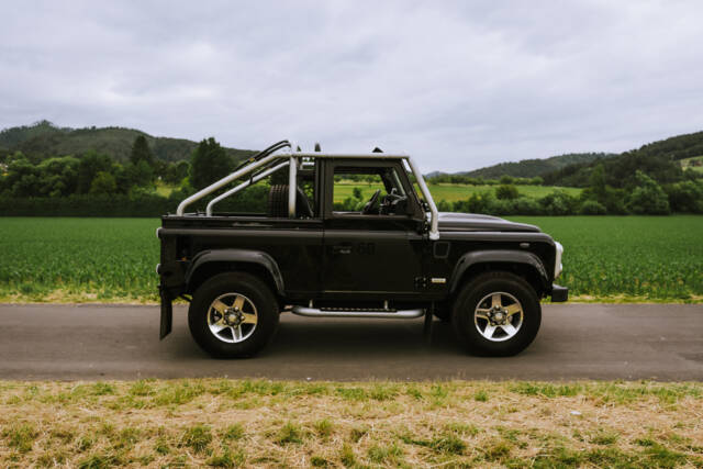 Image 1/13 of Land Rover Defender SVX (2008)