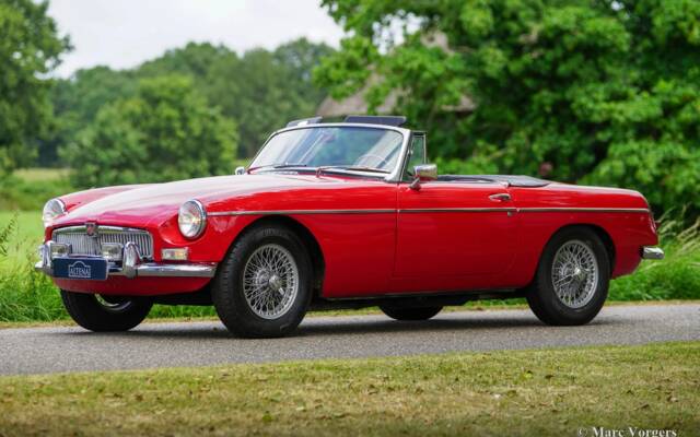 Image 1/39 of MG MGB (1964)
