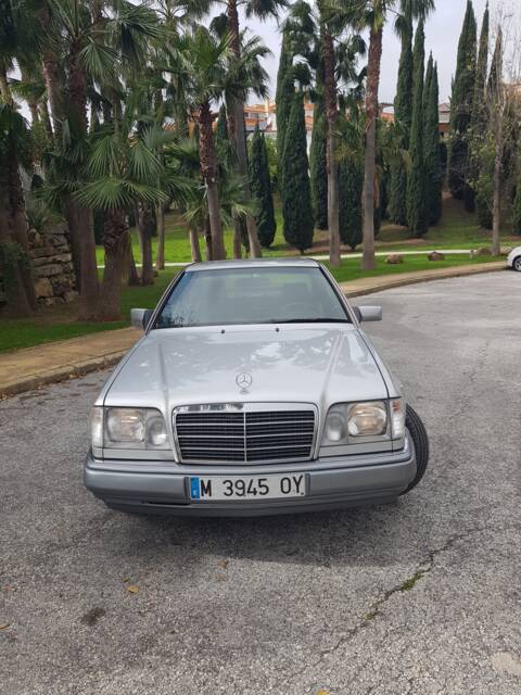 Bild 1/47 von Mercedes-Benz 320 CE (1993)