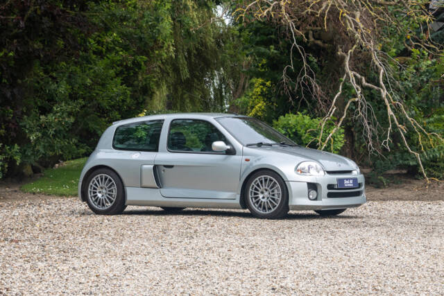Imagen 1/26 de Renault Clio II V6 (2001)