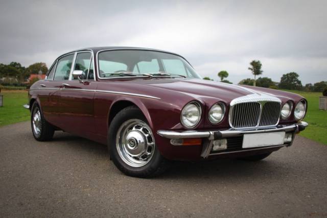 Bild 1/5 von Daimler Double Six (1977)