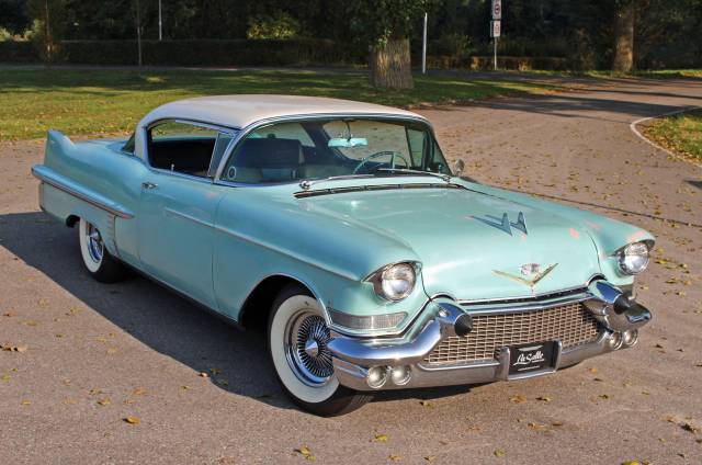 Afbeelding 1/22 van Cadillac 62 Coupe DeVille (1957)