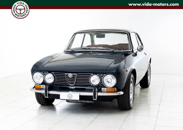 Image 1/15 of Alfa Romeo 2000 GT Veloce (1974)