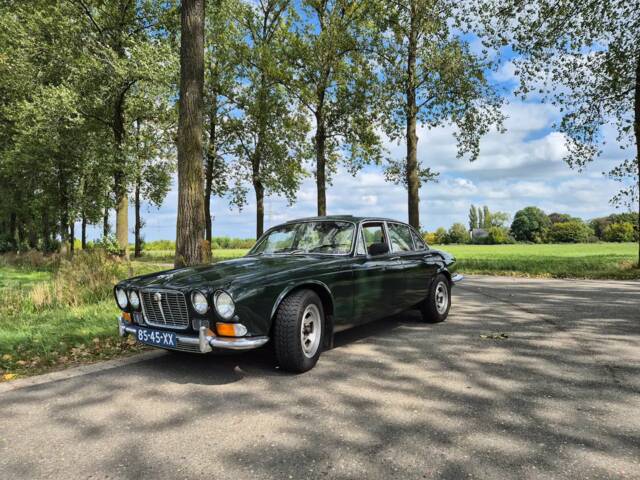 Bild 1/14 von Jaguar XJ 6 4.2 (1973)