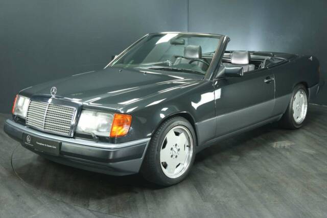 Image 1/50 of Mercedes-Benz 300 CE-24 3.4 AMG (1993)