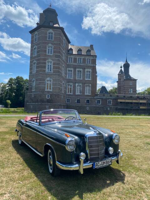 Immagine 1/73 di Mercedes-Benz 220 S Cabriolet (1957)