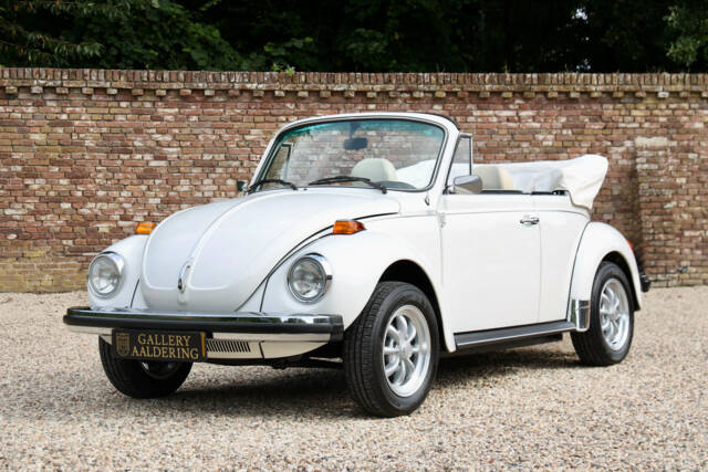 Image 1/50 de Volkswagen Käfer 1303 "Champagne Edition" (1977)