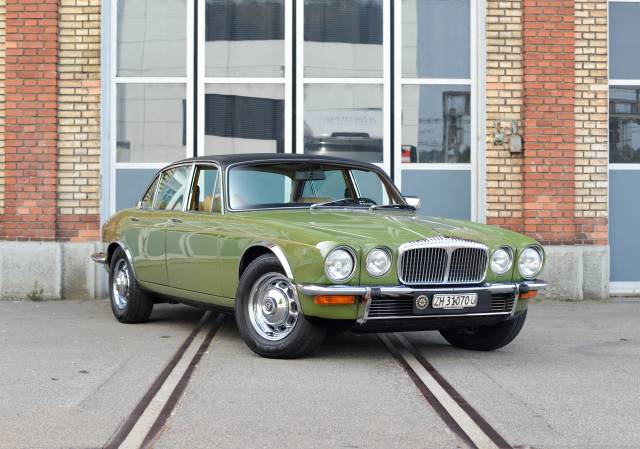 Bild 1/24 von Daimler Double Six (1980)