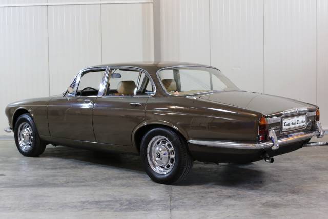 Image 1/30 of Daimler Sovereign 4.2 (1971)