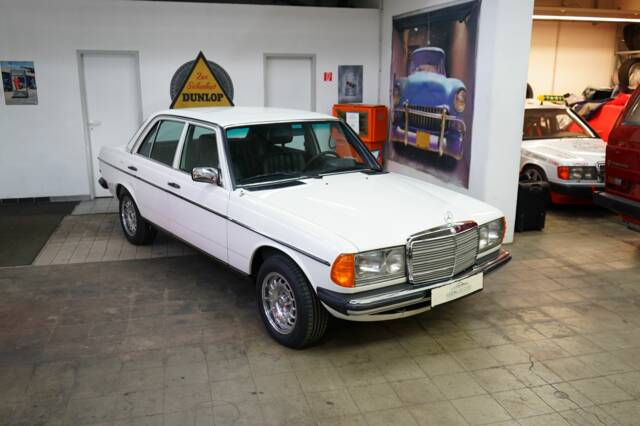 Bild 1/40 von Mercedes-Benz 300 D (1984)