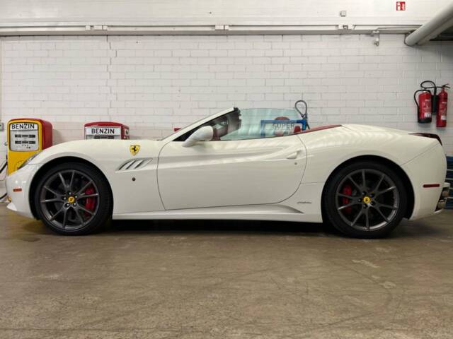 Image 1/20 de Ferrari California (2010)