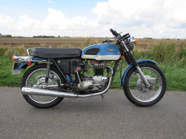 Image 1/38 of Triumph TR 6 Trophy &#x2F; Tiger (1973)