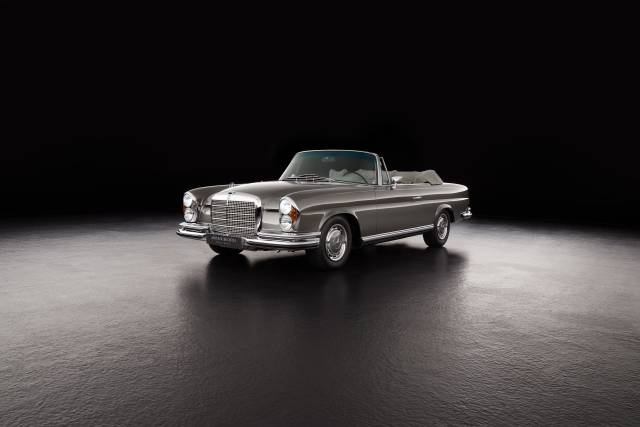Gray metallic Mercedes-Benz 280 SE 3,5 l Cabriolet for sale
