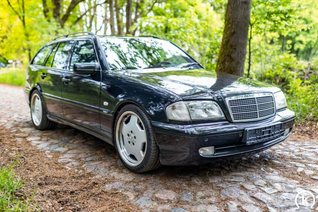 Immagine 1/49 di Mercedes-Benz C 43 AMG T (1998)