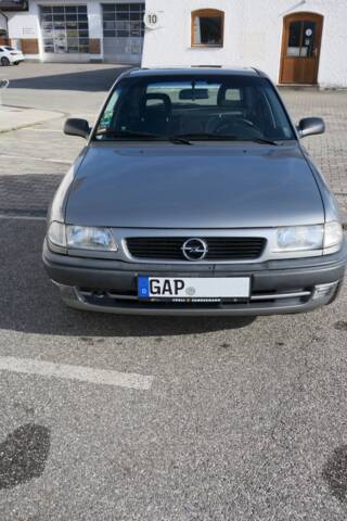 Bild 1/4 von Opel Astra 1.6i (1994)