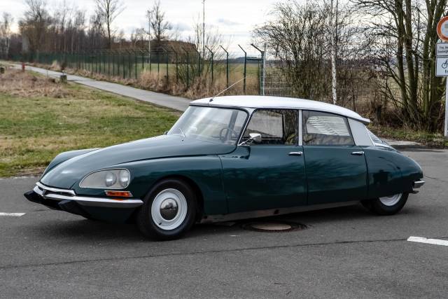 Image 1/16 of Citroën DS 19 (1967)