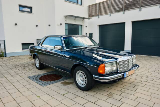 Bild 1/99 von Mercedes-Benz 230 CE (1983)
