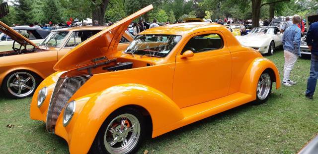 Image 1/27 of Ford V8 Coupe 5Window (1937)