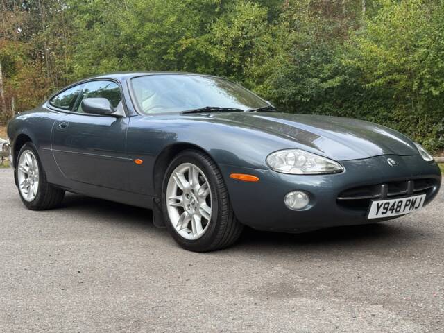 Immagine 1/23 di Jaguar XK8 4.0 (2001)