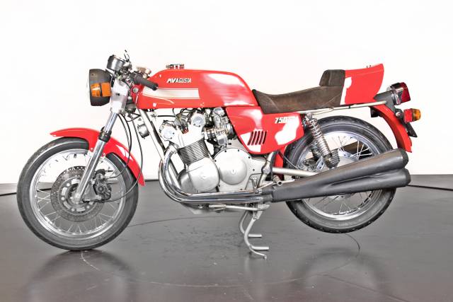 Image 1/25 of MV Agusta DUMMY (1976)